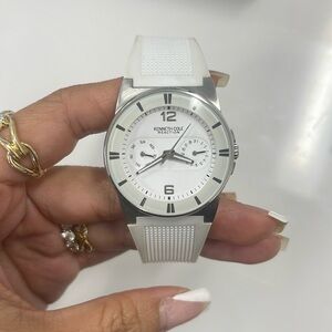 KENNETH COLE REACTION